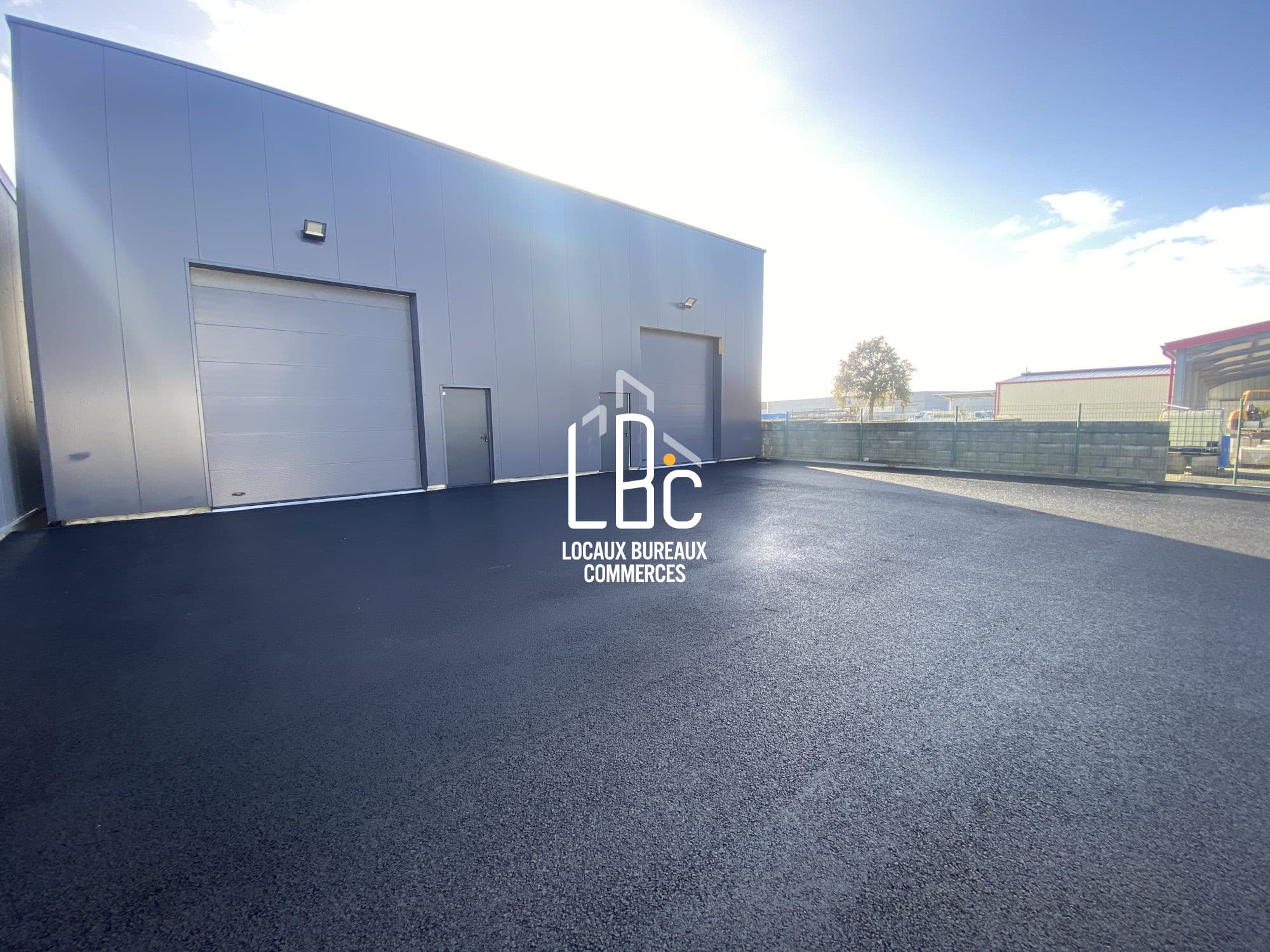 Local commercial · 195 m² · Location — photo 1