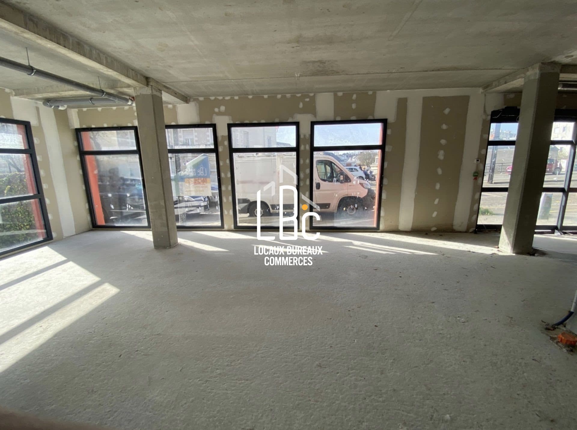 Local commercial · 113 m² · Location — photo 1