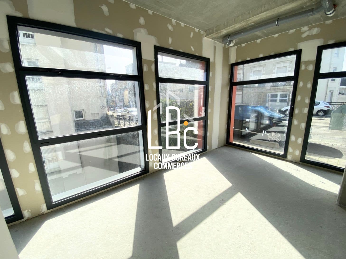 Local commercial · 113 m² · Location — photo 3