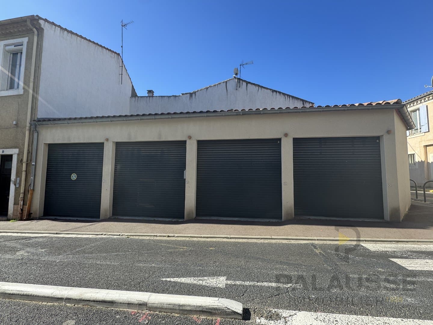 Local commercial — NARBONNE — photo 1