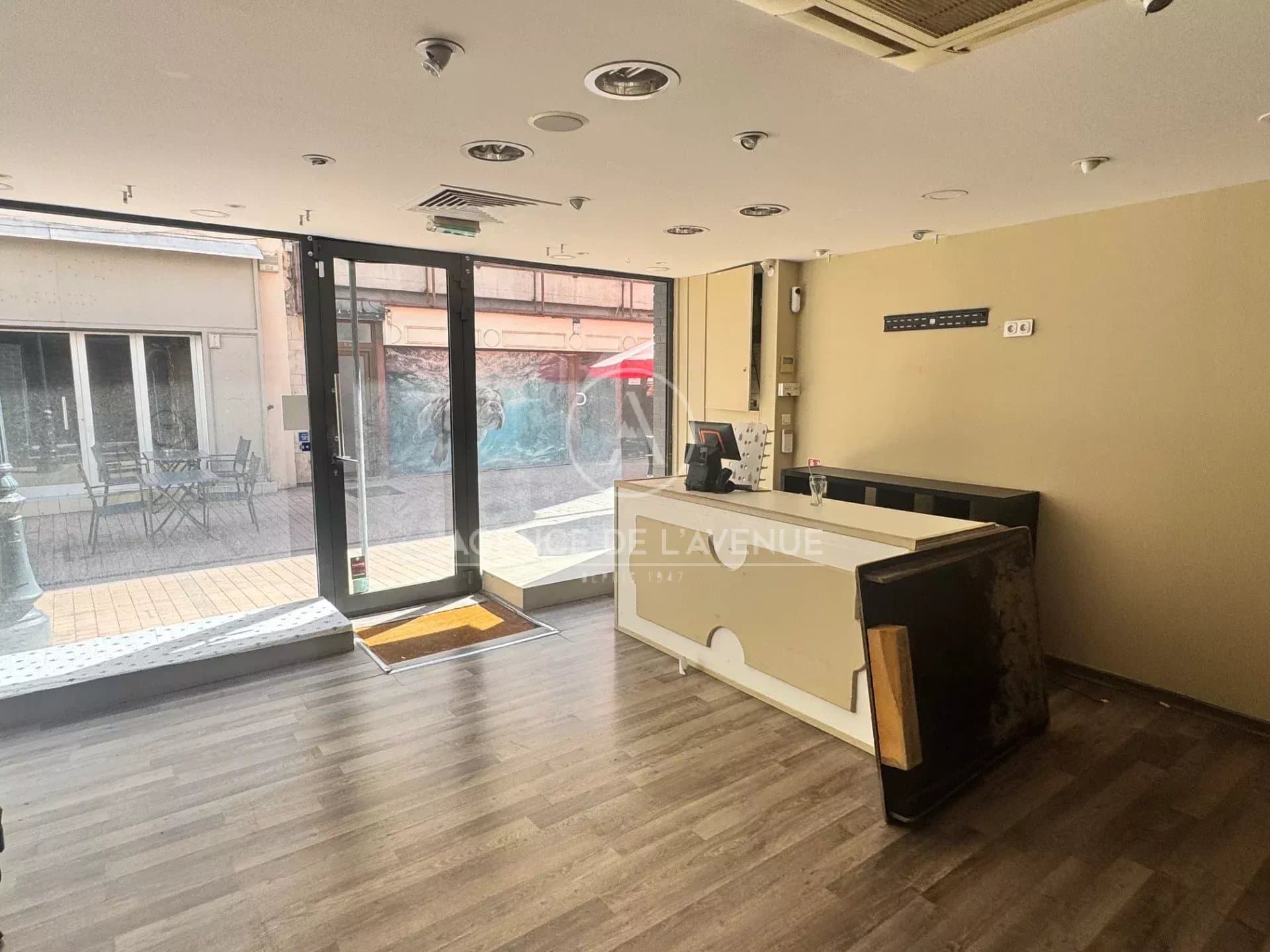 Local commercial · 80 m² · Achat des murs — photo 3