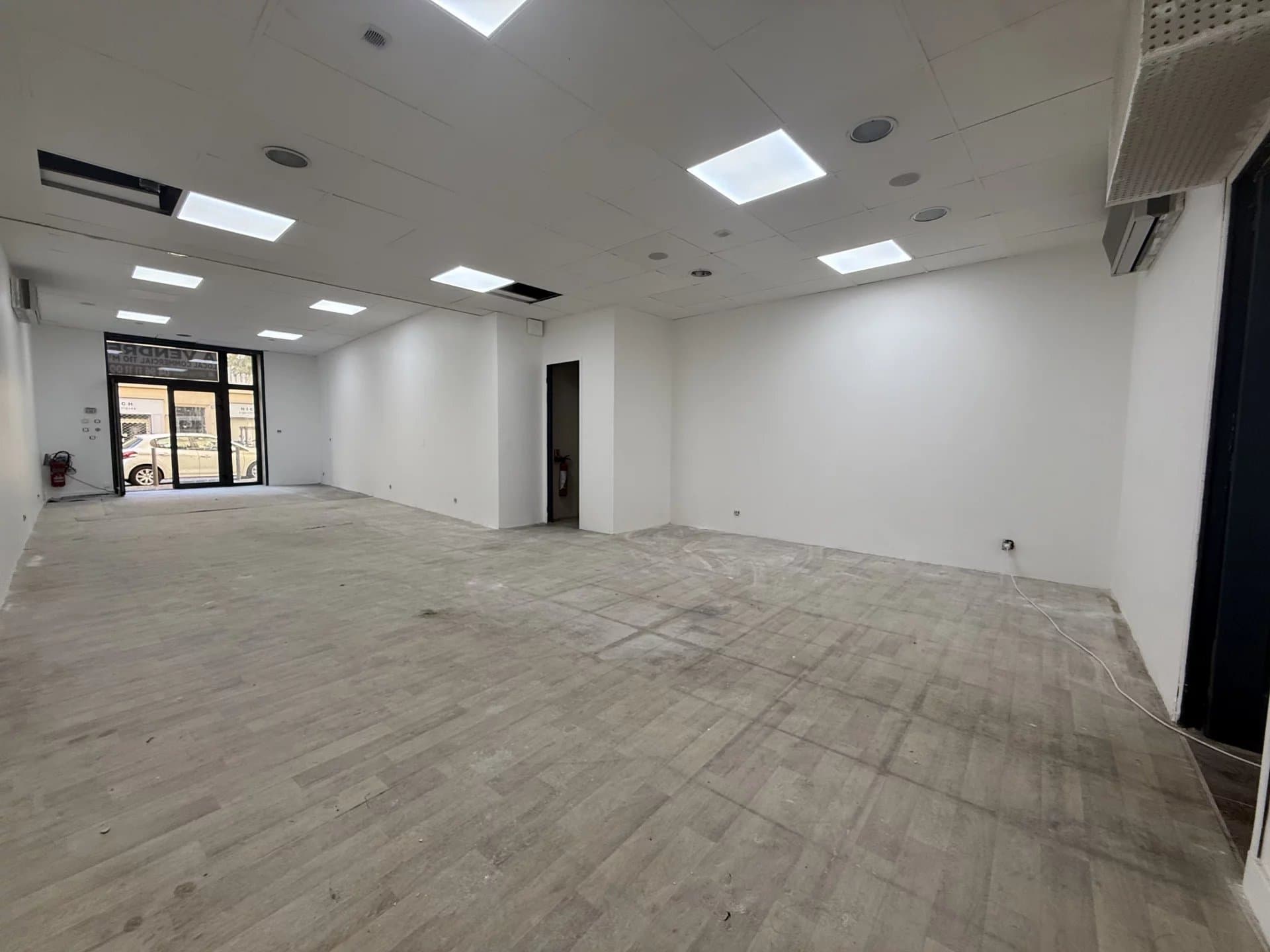 Local commercial · 91 m² · Achat des murs — photo 1