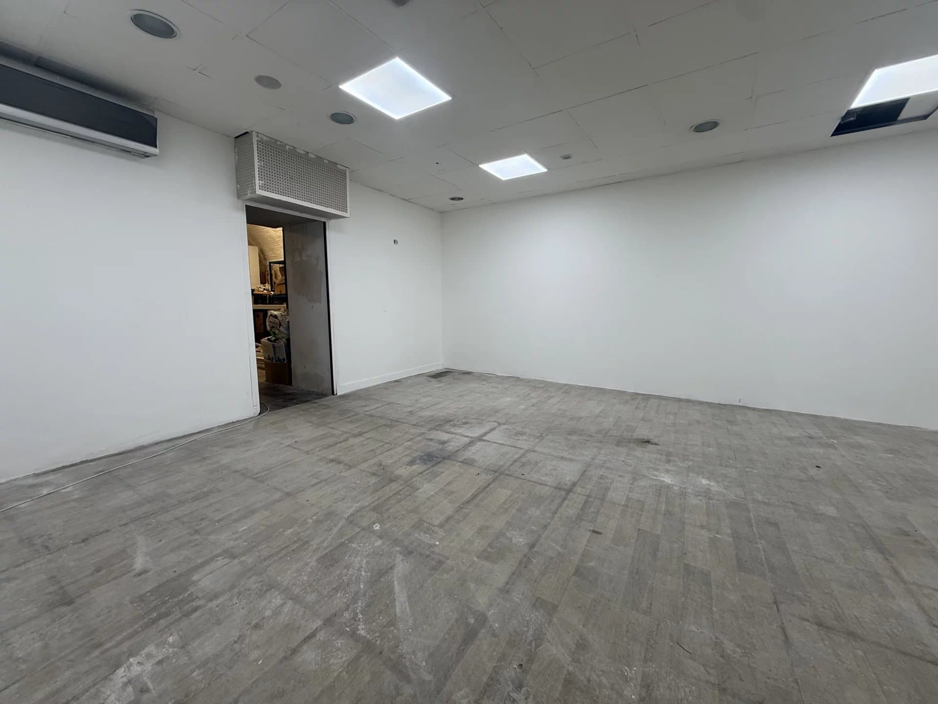Local commercial · 91 m² · Achat des murs — photo 3