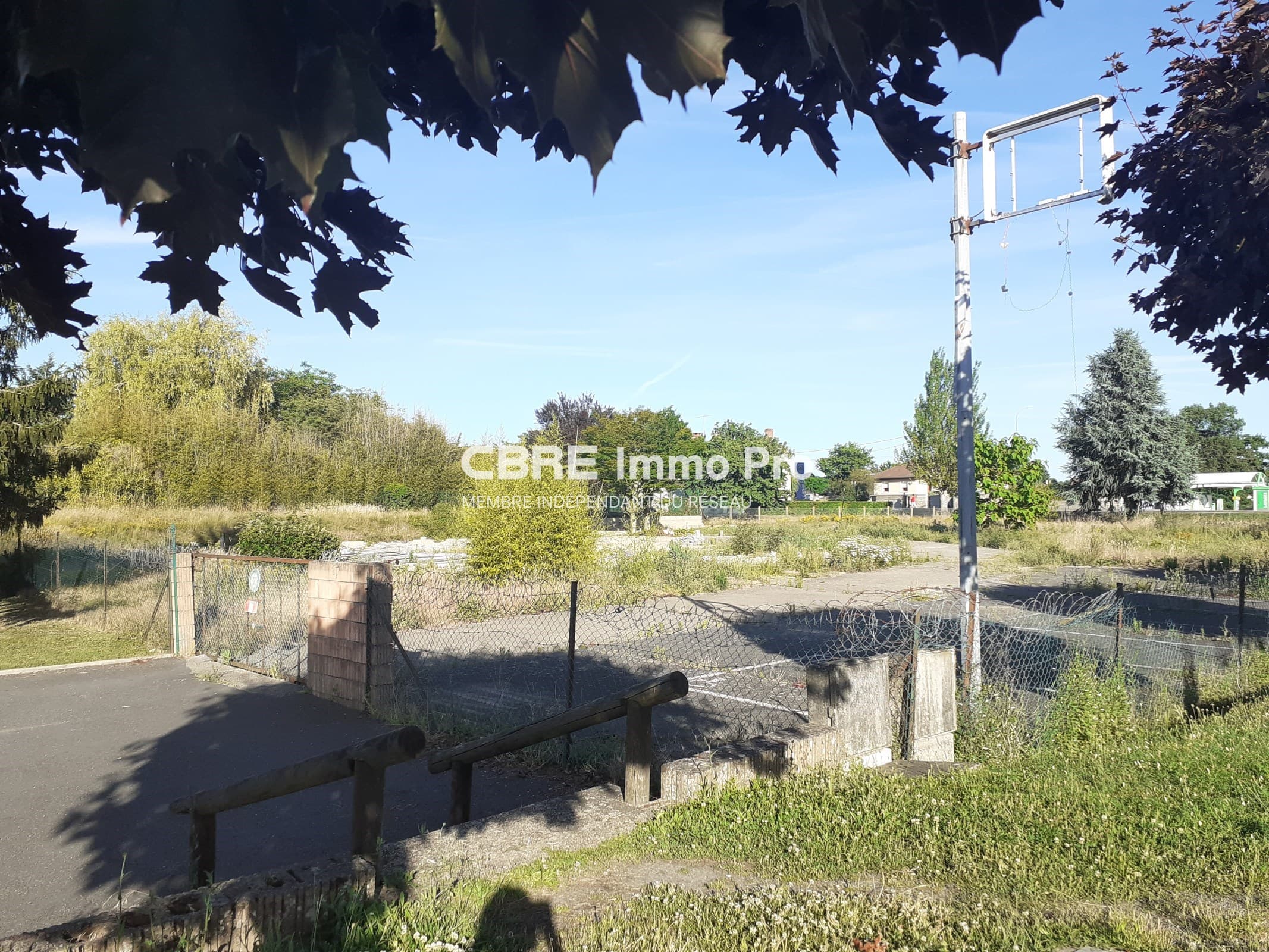 Local commercial 1000 m² — VIENNE — photo 1