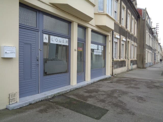 Local commercial · 61 m² · Location — photo 2