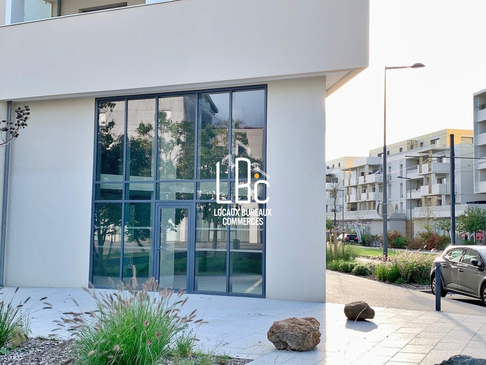 Local commercial 143 m² — ANGERS — photo 1