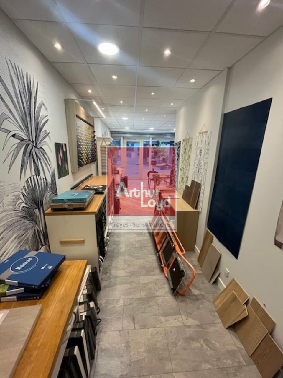 Local commercial 40 m² — SENS — photo 1