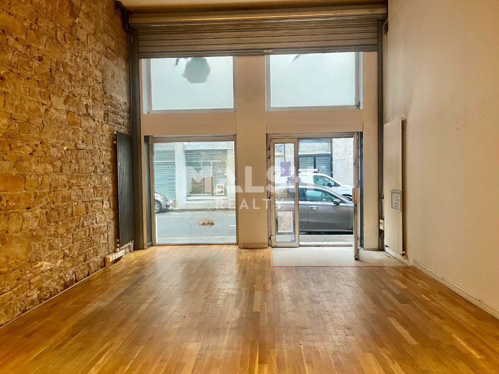 Local commercial · 98 m² · Location — photo 1