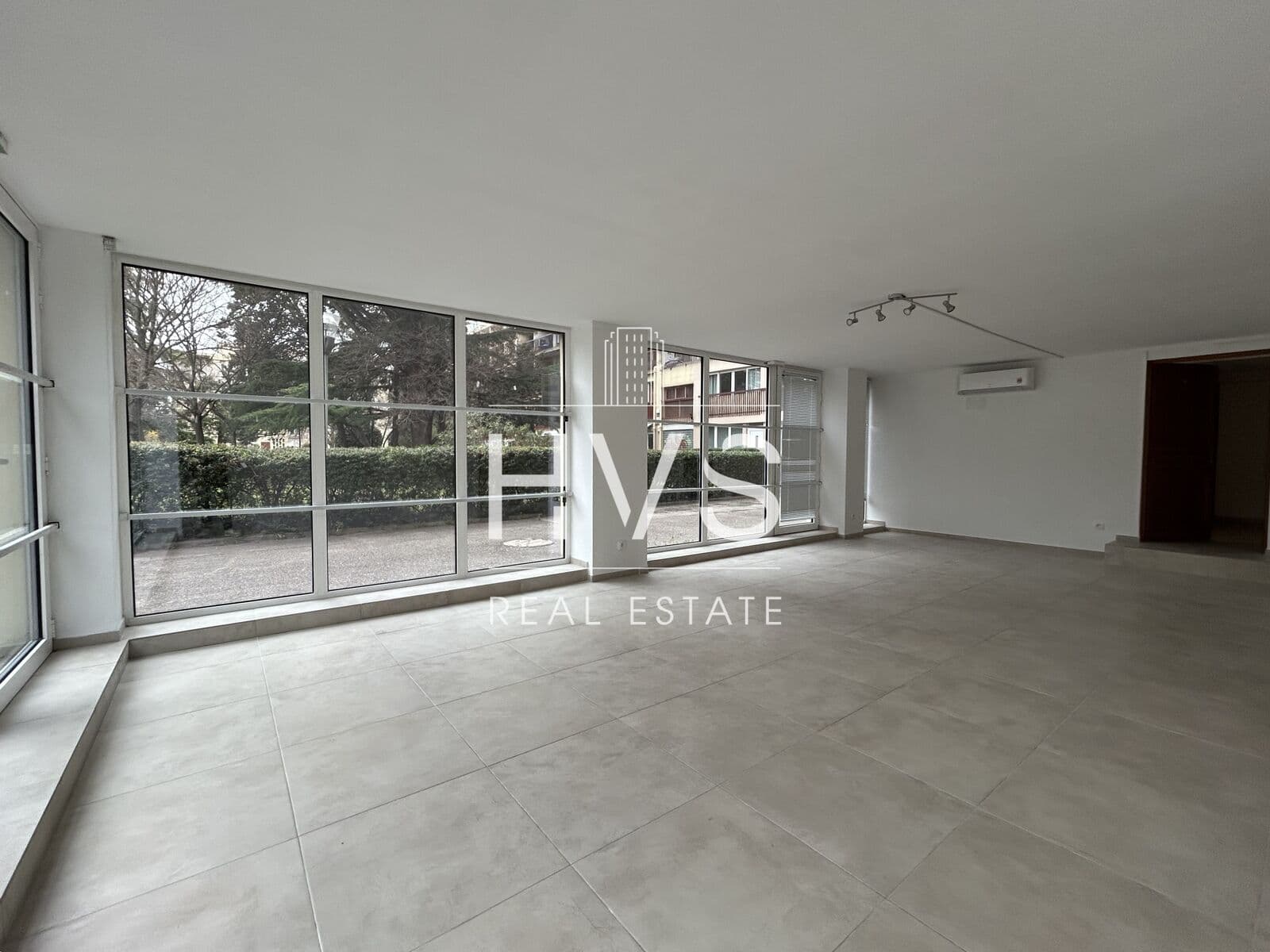 Local commercial 50 m² — BOUCHES DU RHONE — photo 1