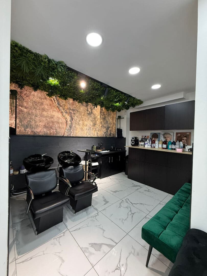 Local commercial 56 m² — YVELINES — photo 1