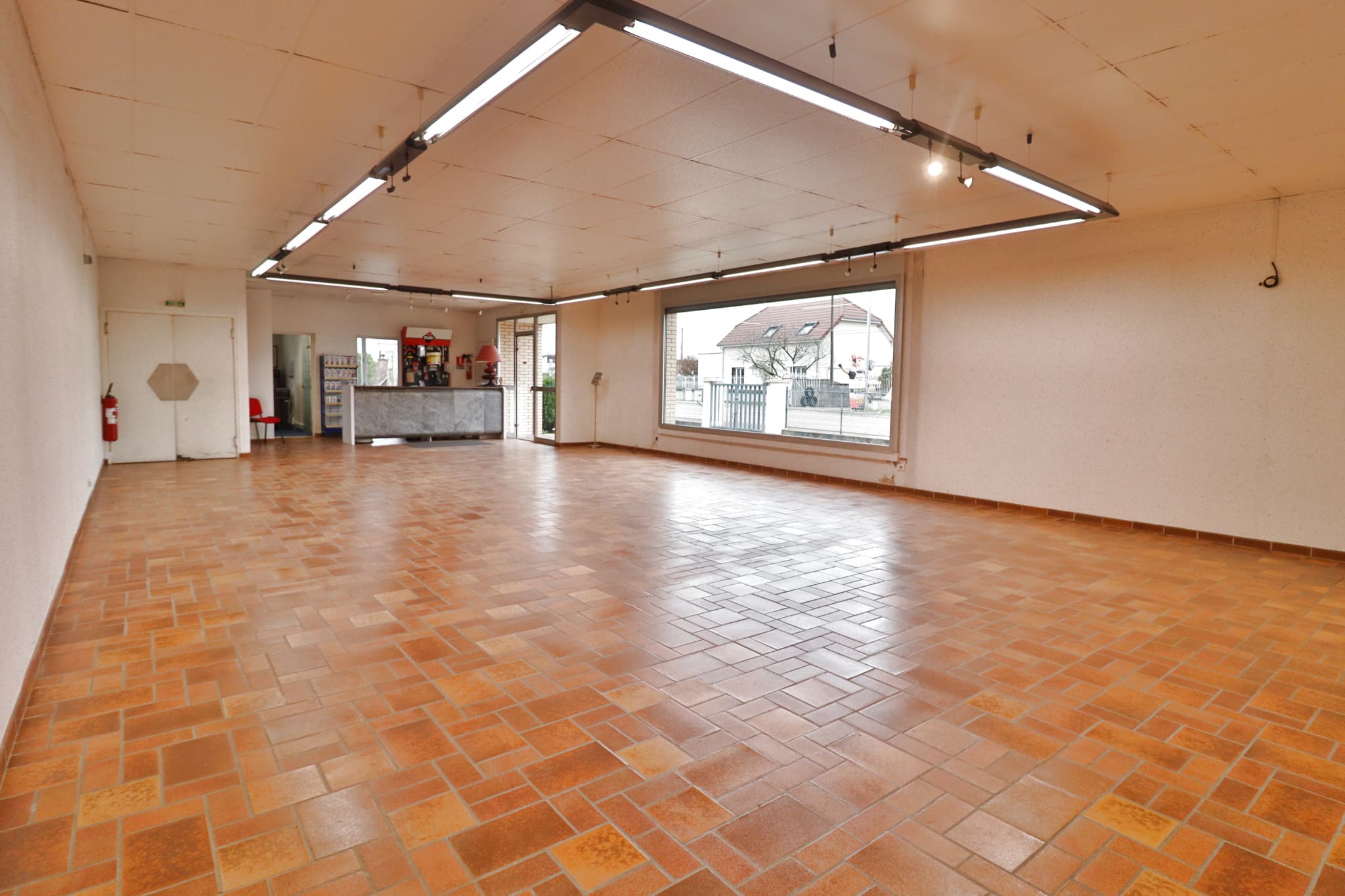 Local commercial · 330 m² · Achat des murs — photo 3