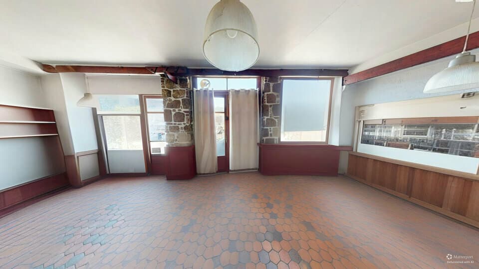 Local commercial · 147 m² · Location — photo 3