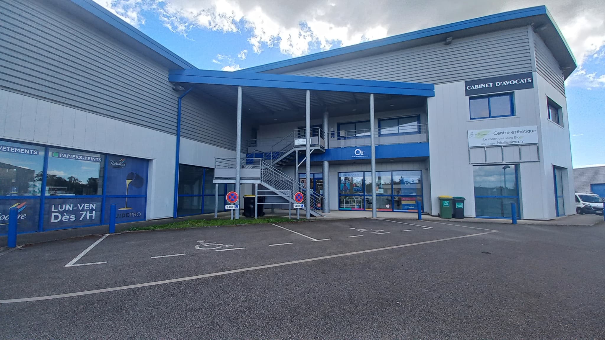 Local commercial · 139 m² · Location — photo 1