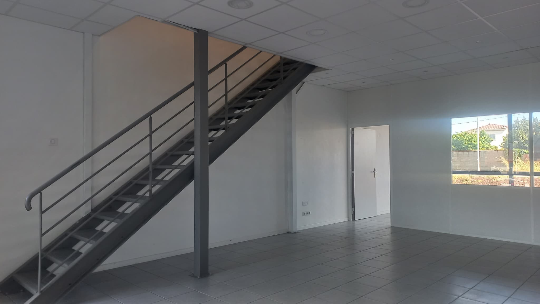 Local commercial · 139 m² · Location — photo 2