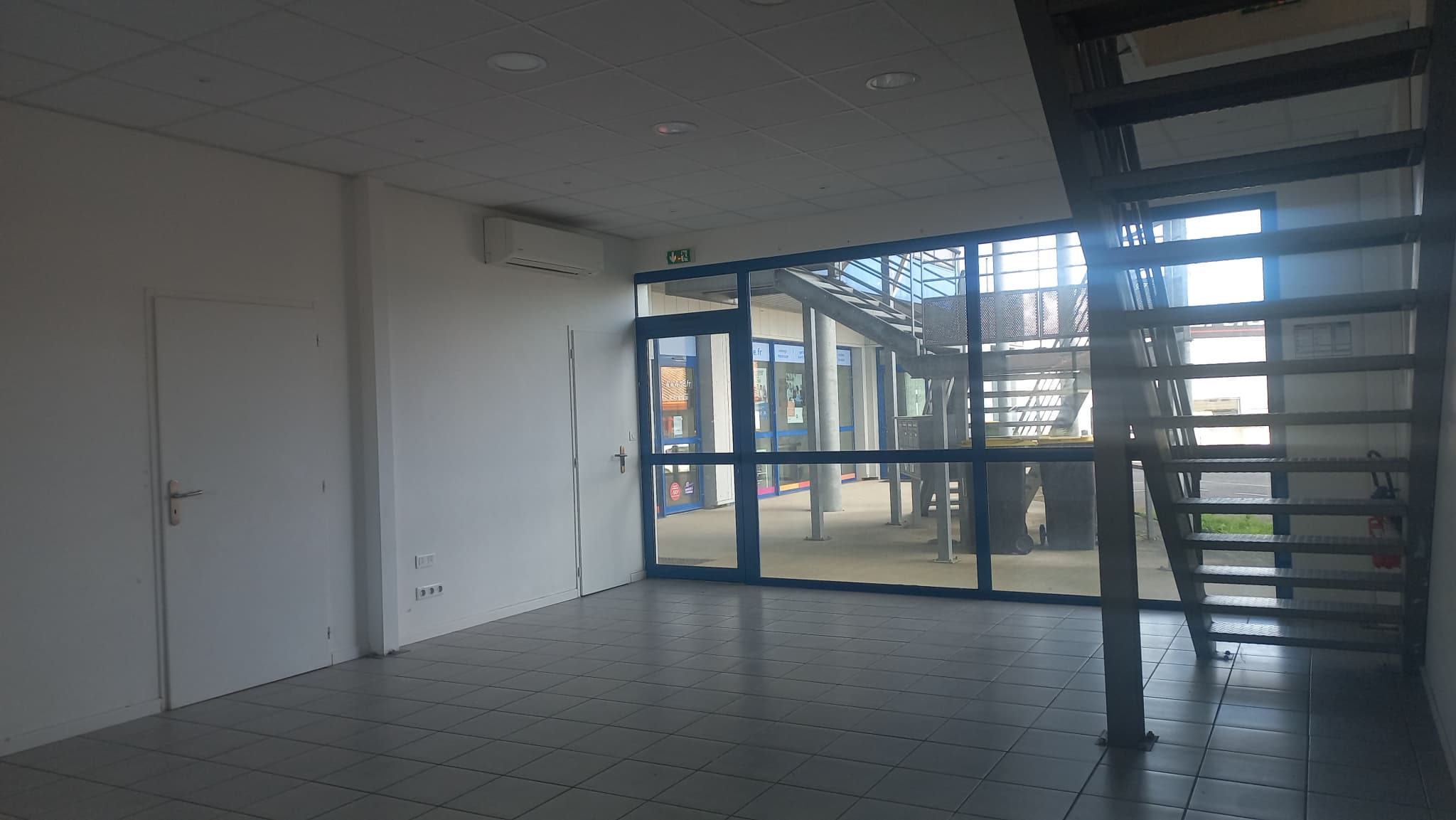 Local commercial · 139 m² · Location — photo 3