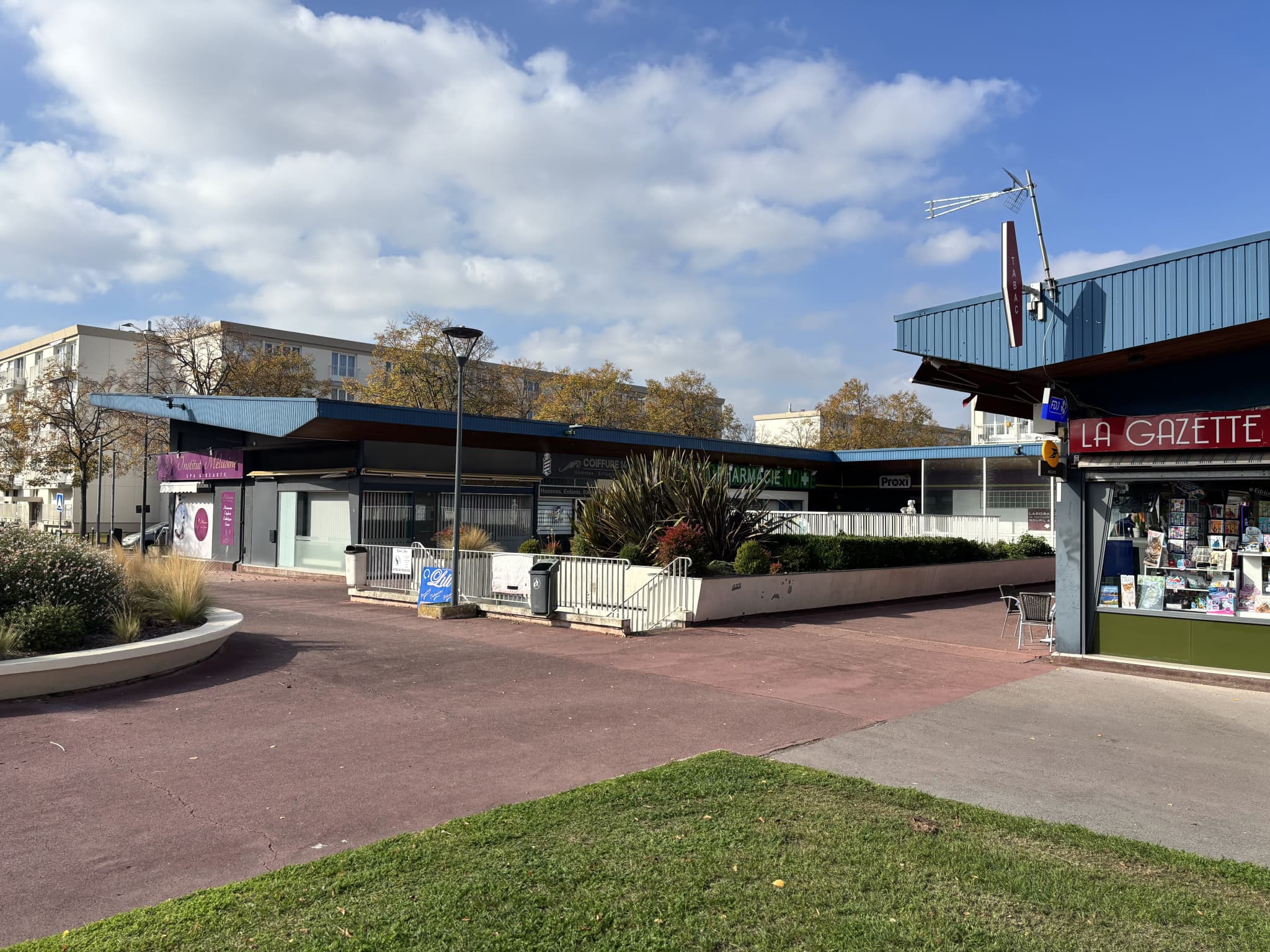 Local commercial · 180 m² · Location — photo 1