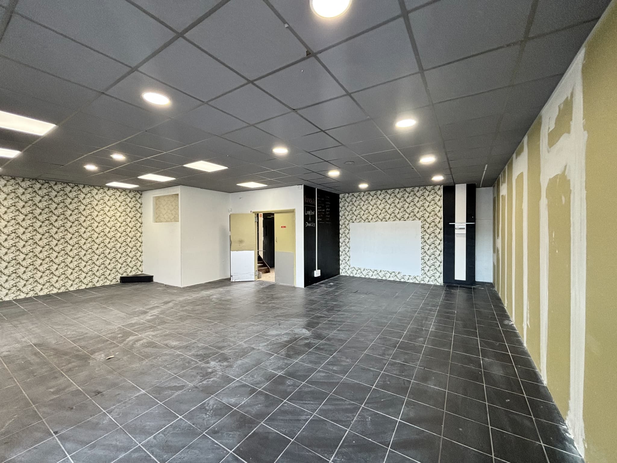 Local commercial · 250 m² · Location — photo 3