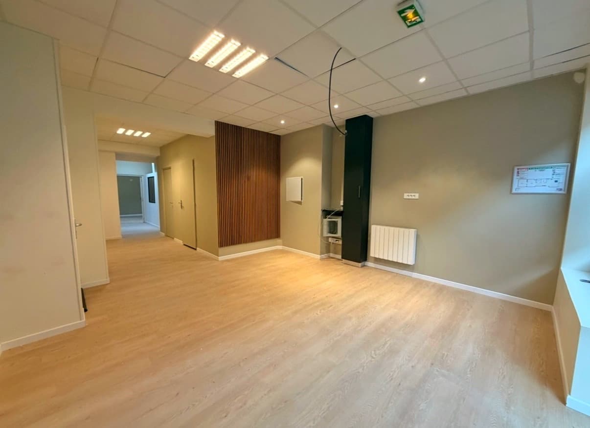 Local commercial · 70 m² · Location — photo 2