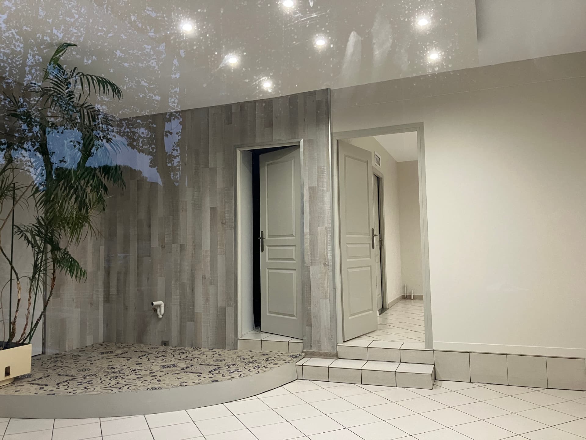 Local commercial · 52 m² · Location — photo 2