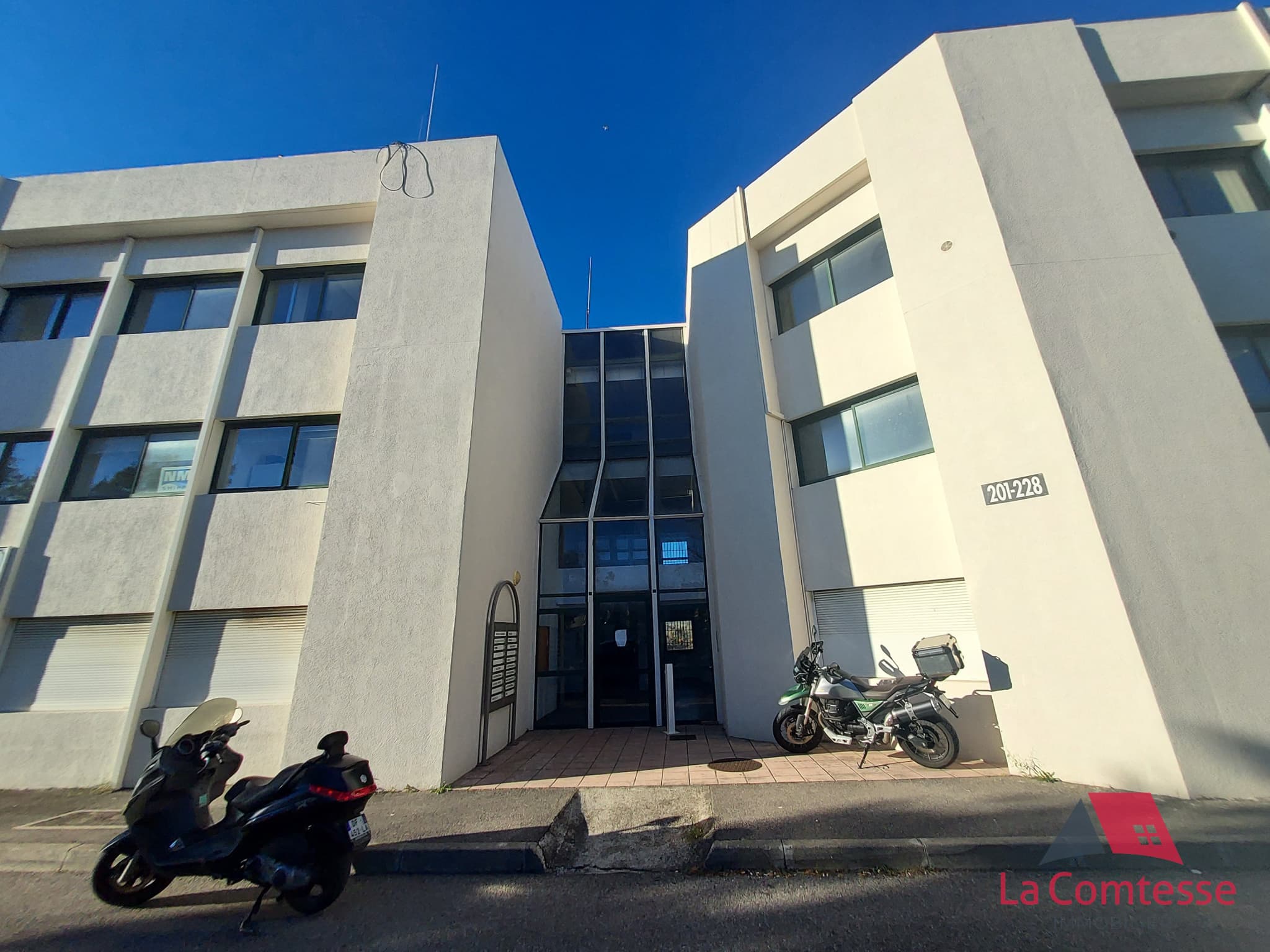 Local commercial · 76 m² · Location — photo 2