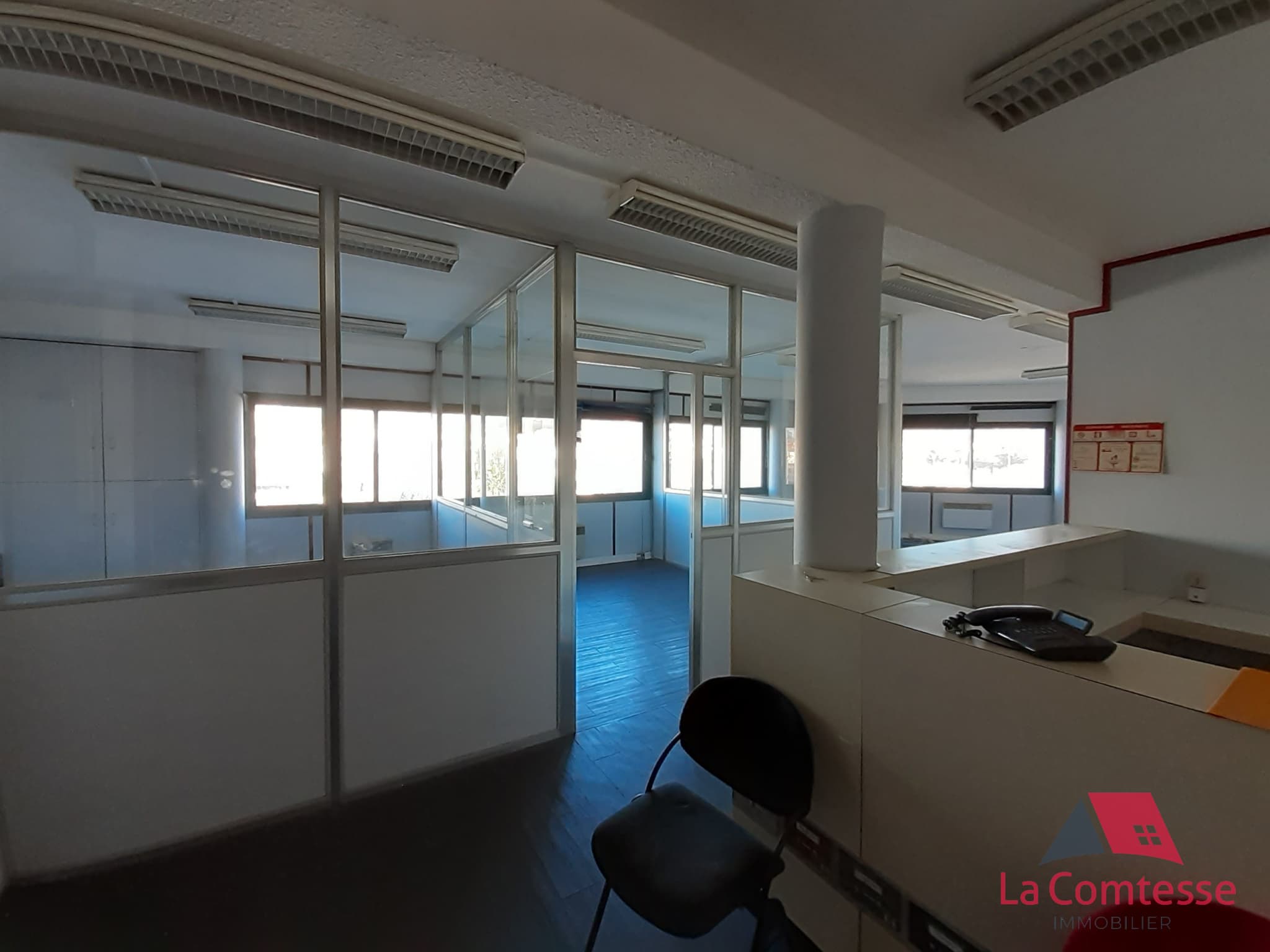 Local commercial · 76 m² · Location — photo 3