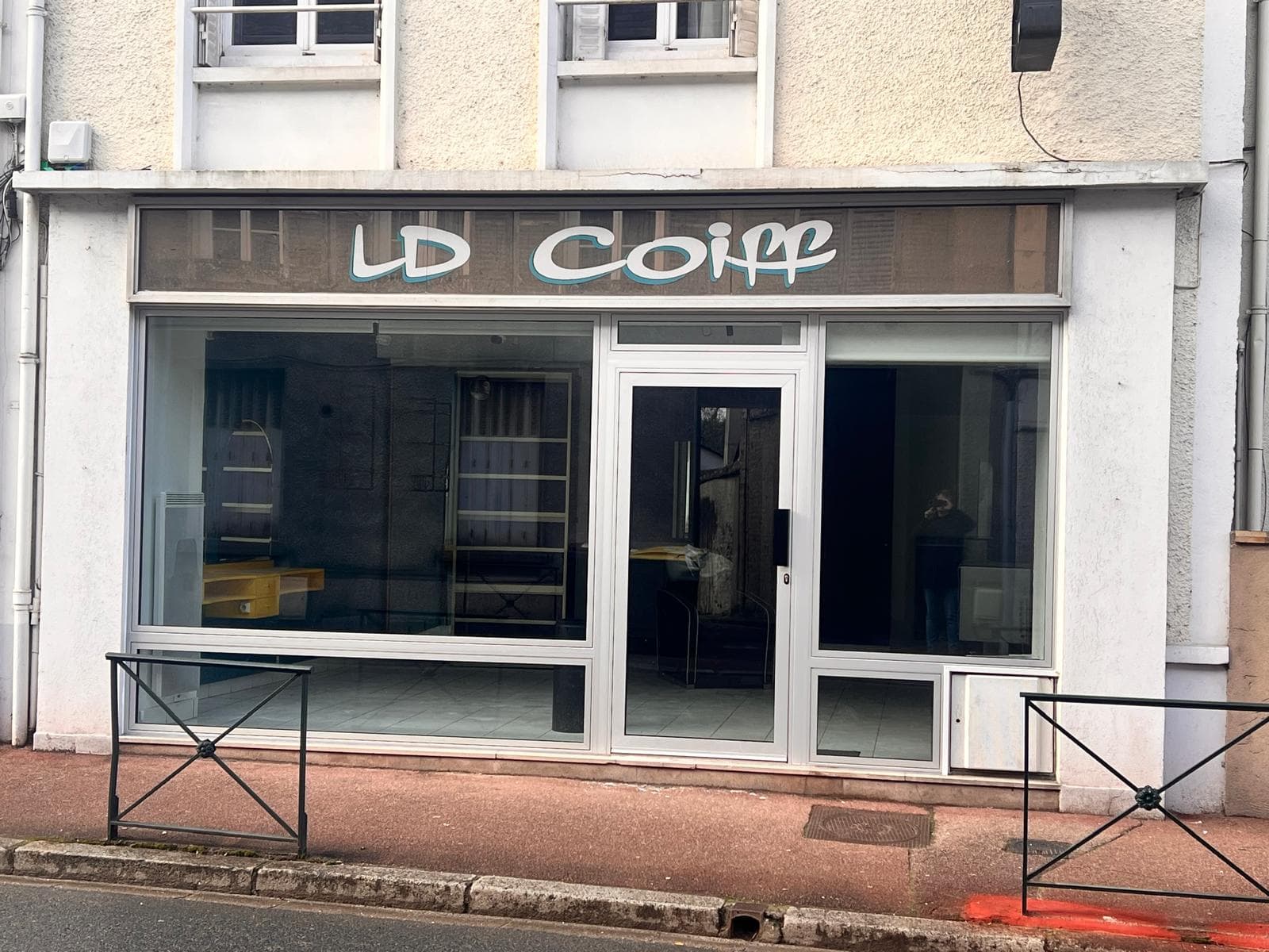 Local commercial · 57 m² · Location — photo 1