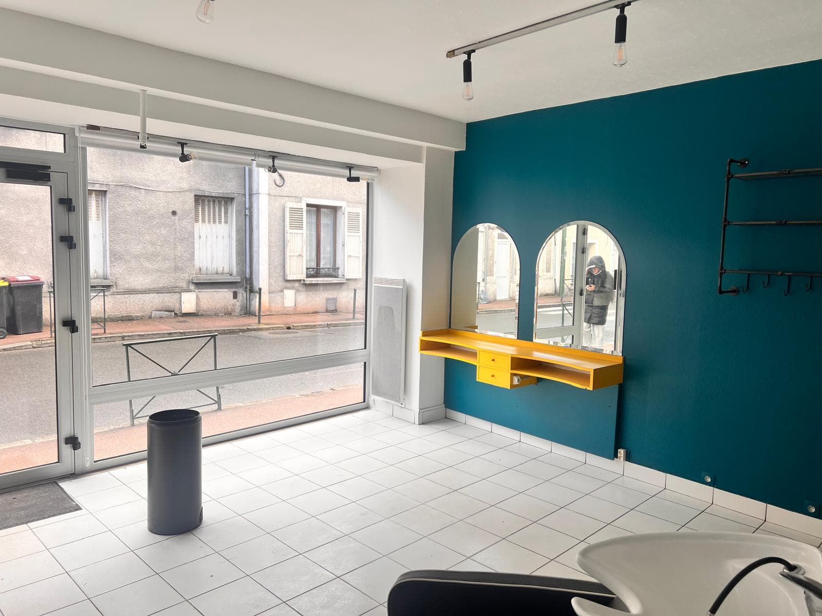 Local commercial · 57 m² · Location — photo 2