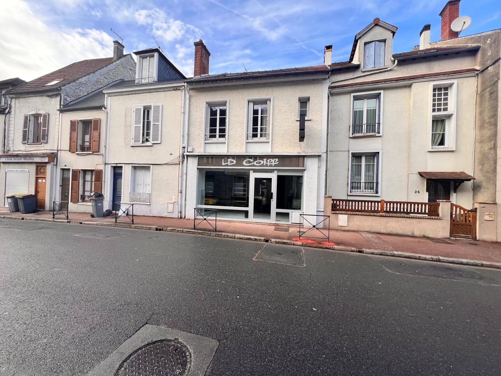 Local commercial · 57 m² · Location — photo 3