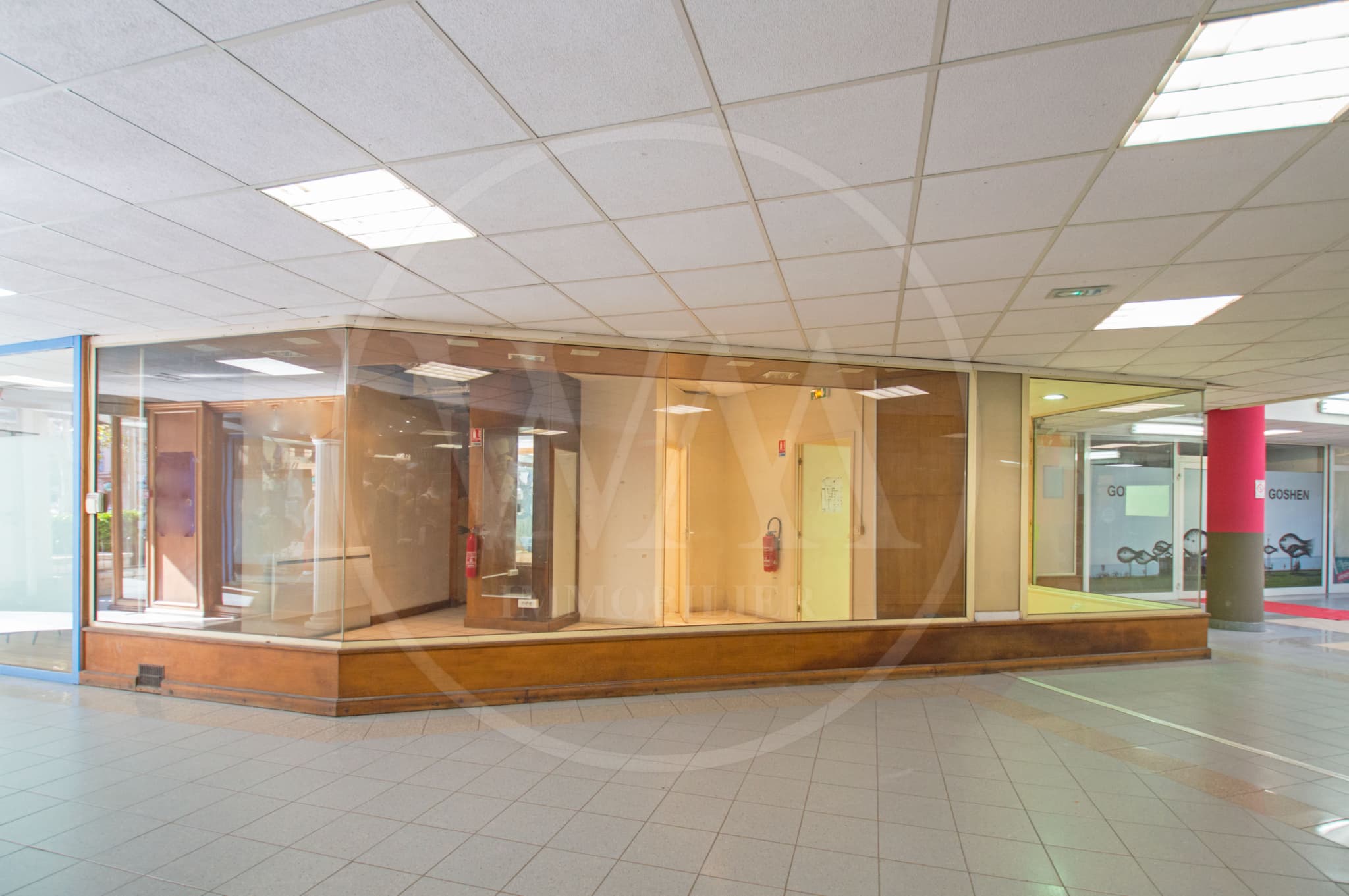 Local commercial · 42 m² · Achat des murs — photo 2