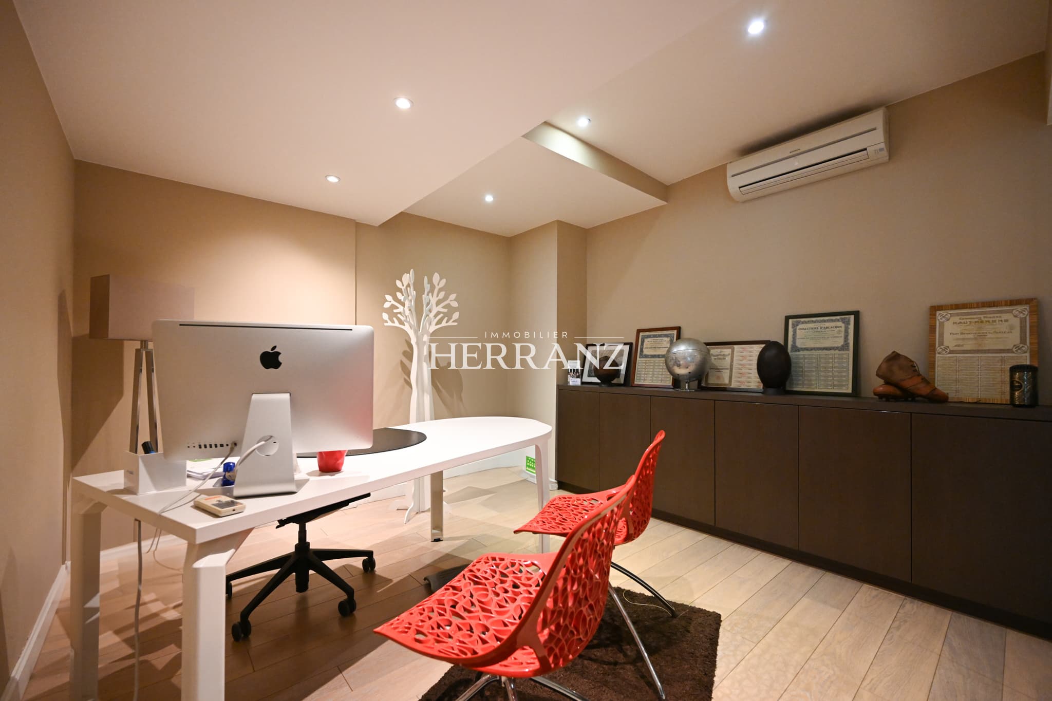 Local commercial · 147 m² · Achat des murs — photo 2