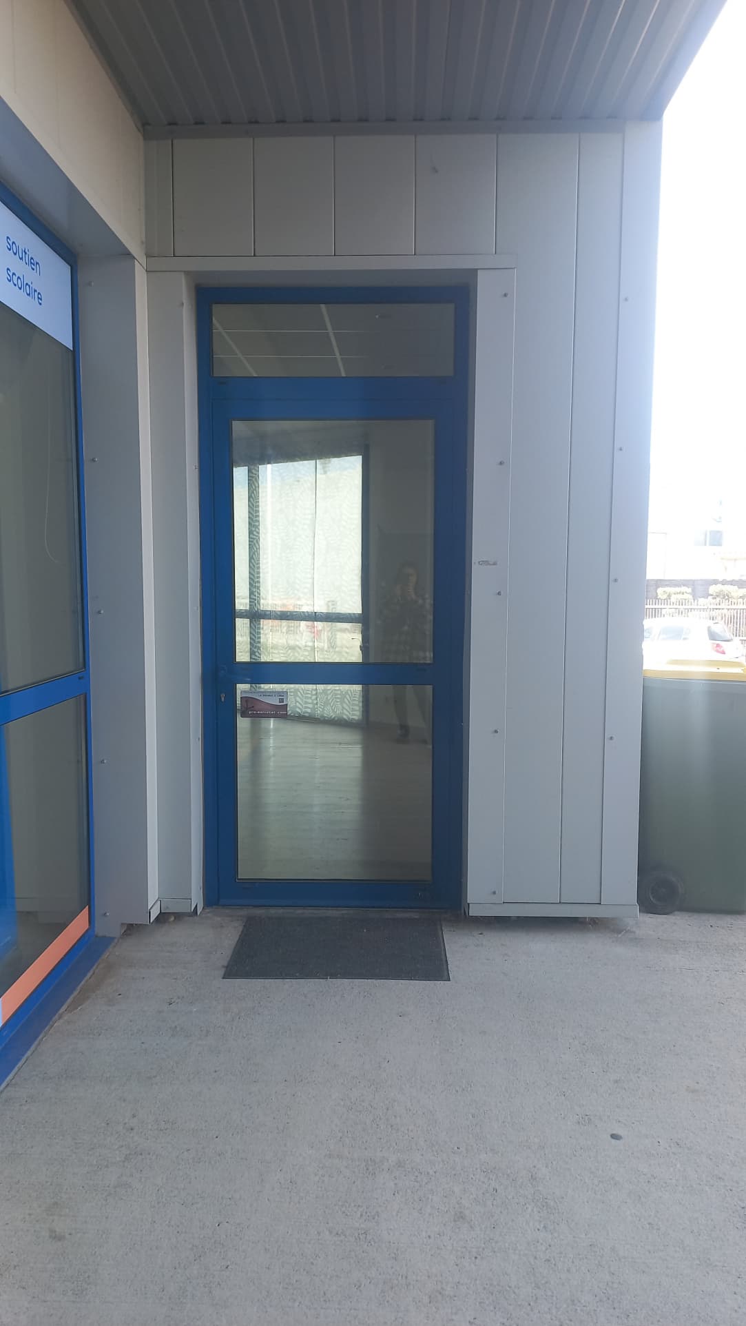 Local commercial · 63 m² · Location — photo 2