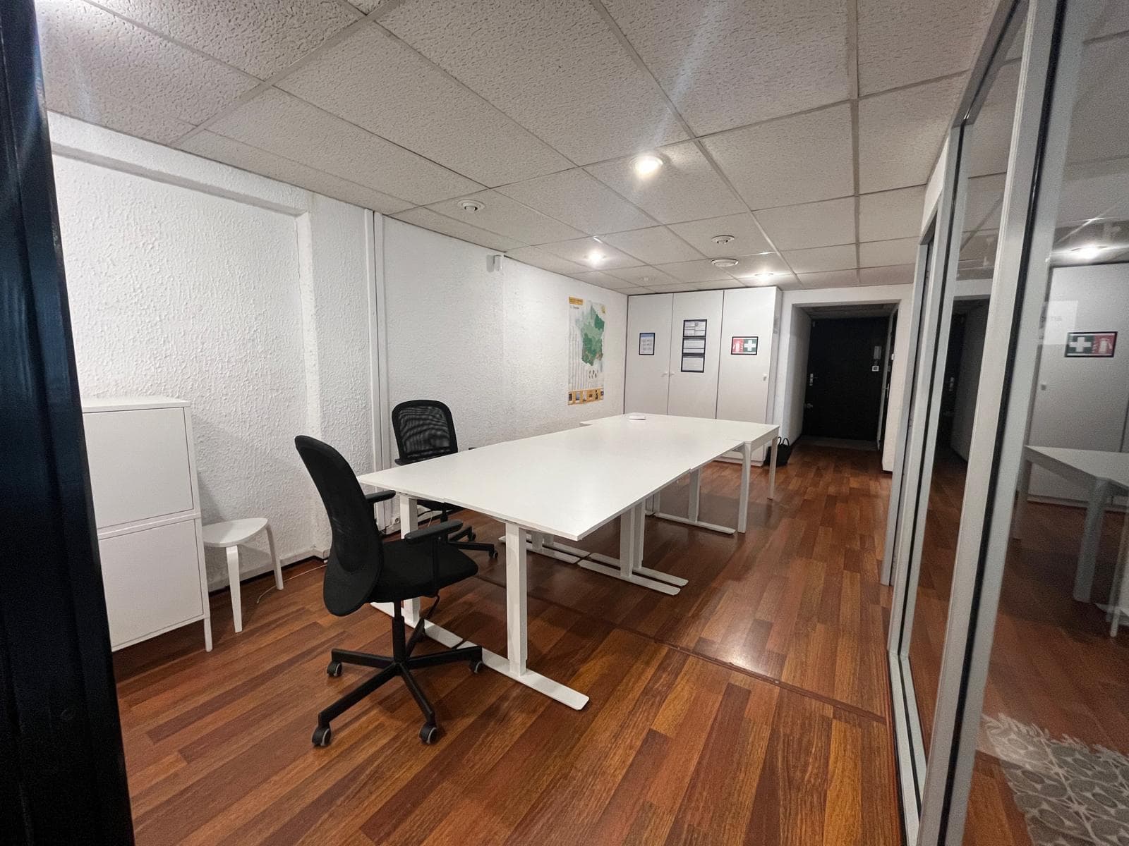 Local commercial · 69 m² · Location — photo 1