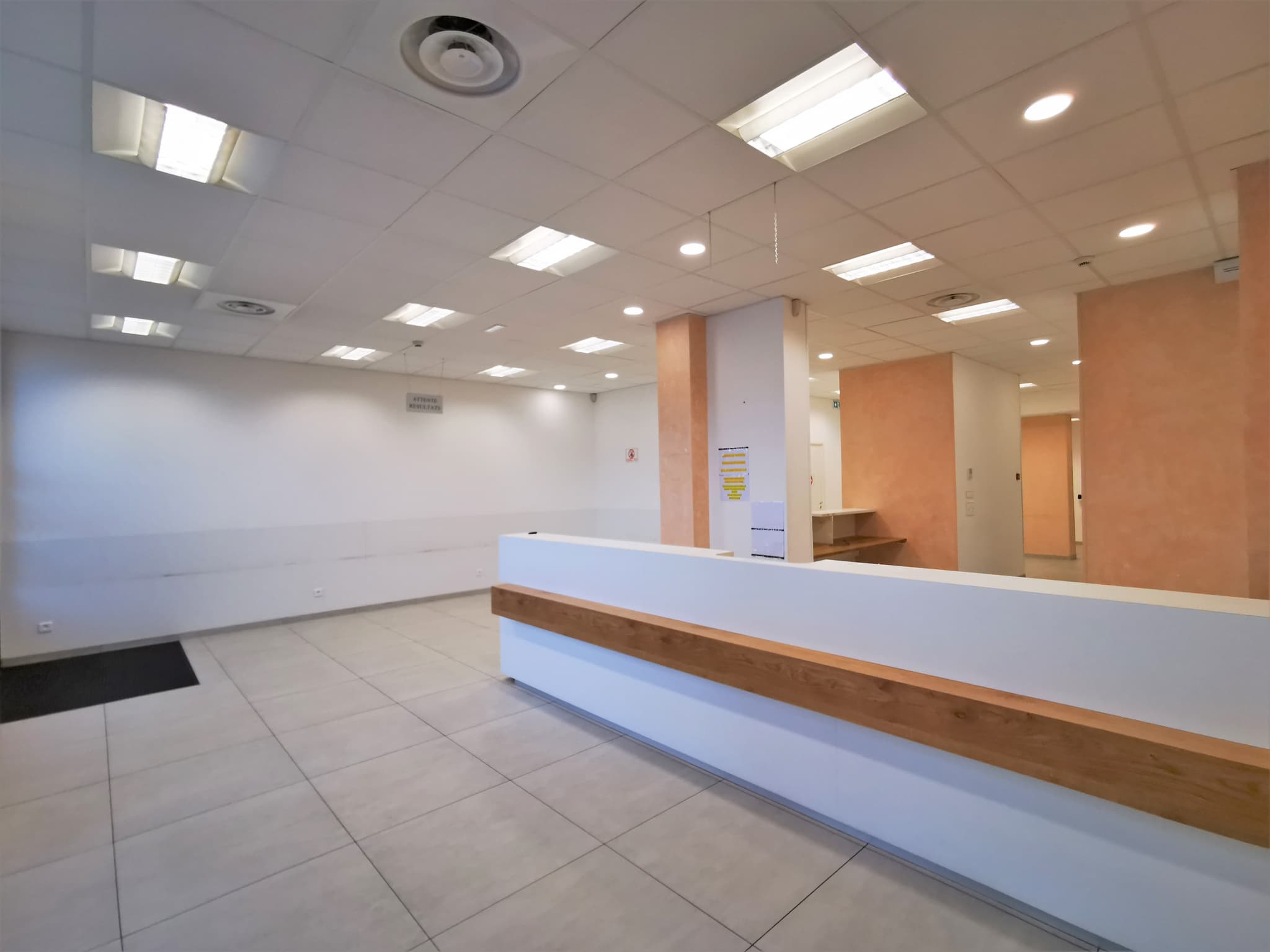 Local commercial · 253 m² · Location — photo 1