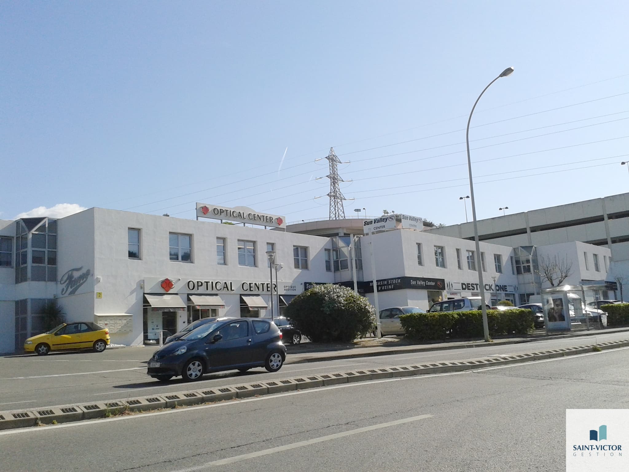 Local commercial · 425 m² · Location — photo 1
