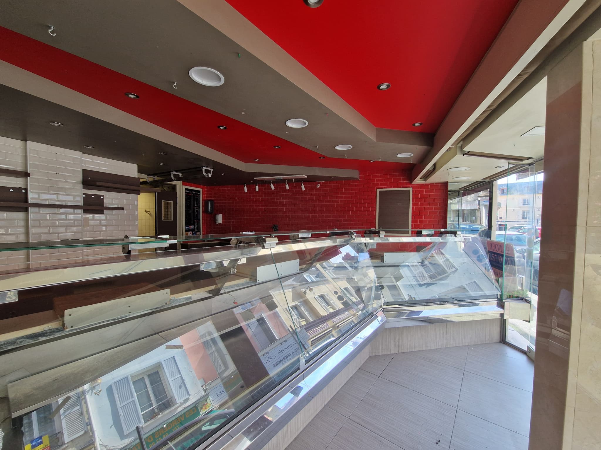Local commercial · 68 m² · Location — photo 3