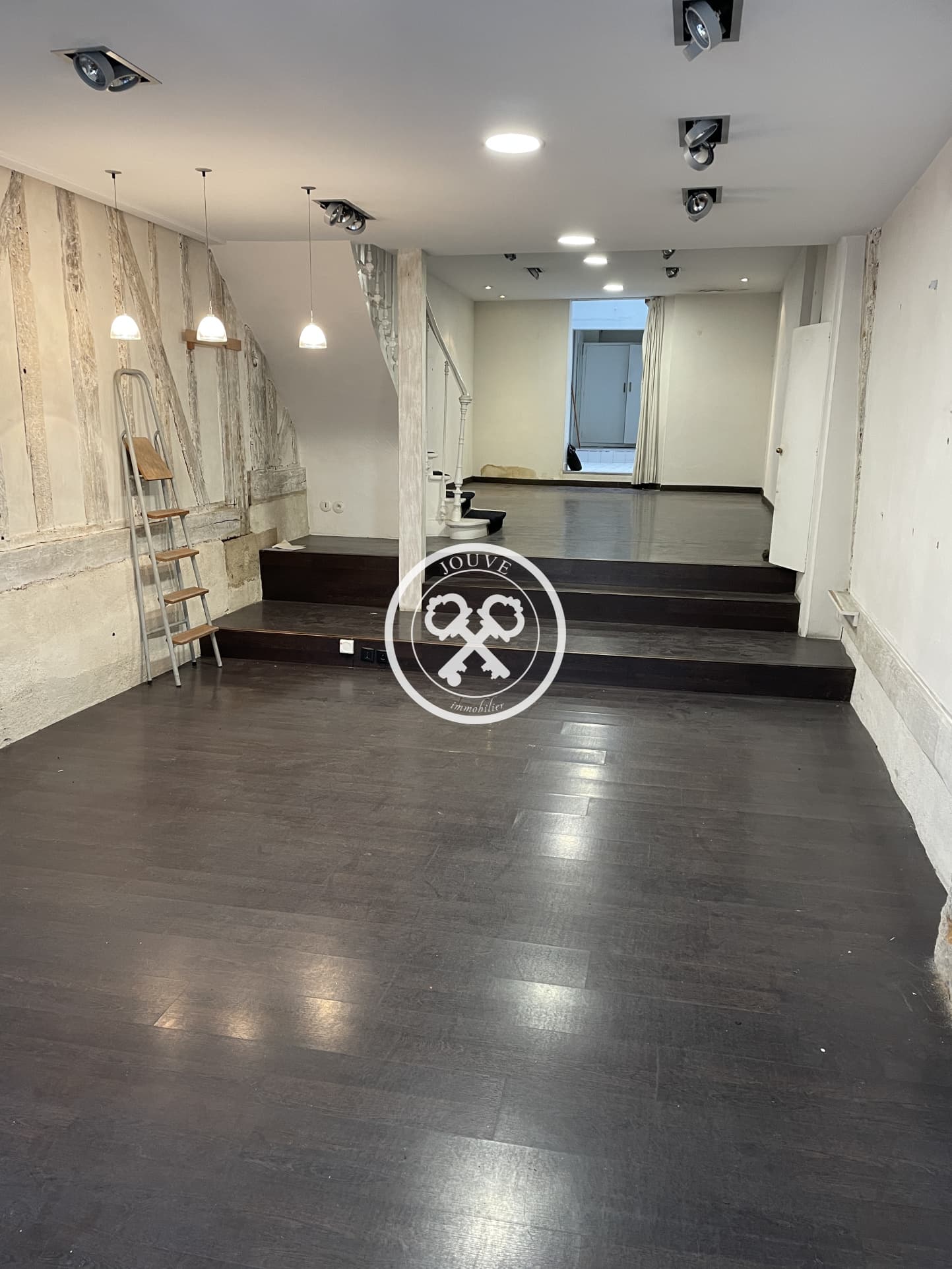 Local commercial · 217 m² · Location — photo 3
