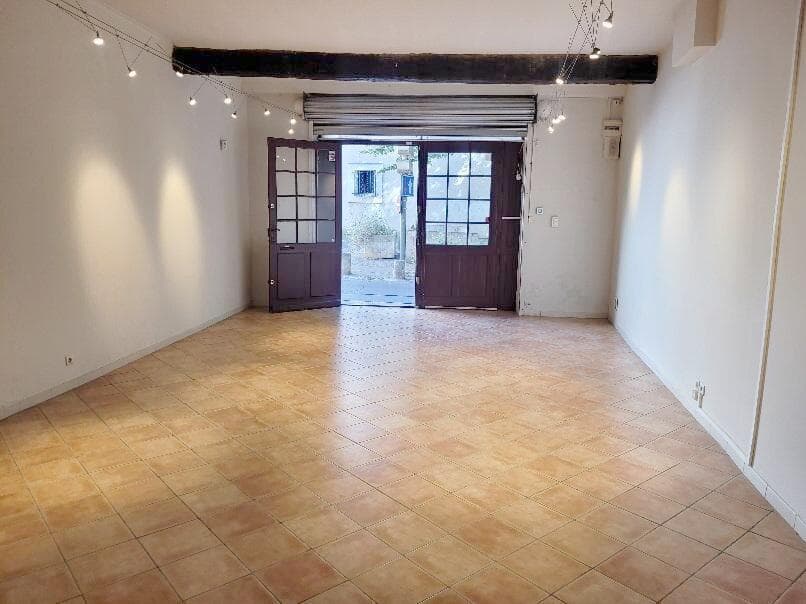 Local commercial · 52 m² · Location — photo 2