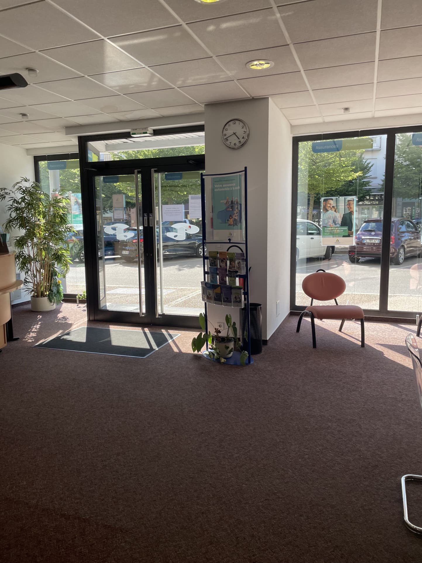 Local commercial · 300 m² · Location — photo 3