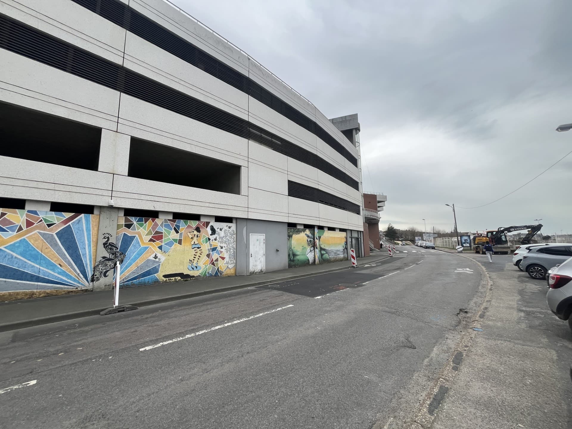 Local commercial · 693 m² · Location — photo 1