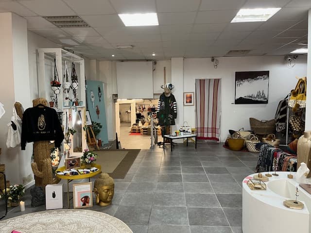 Local commercial · 300 m² · Achat des murs — photo 3