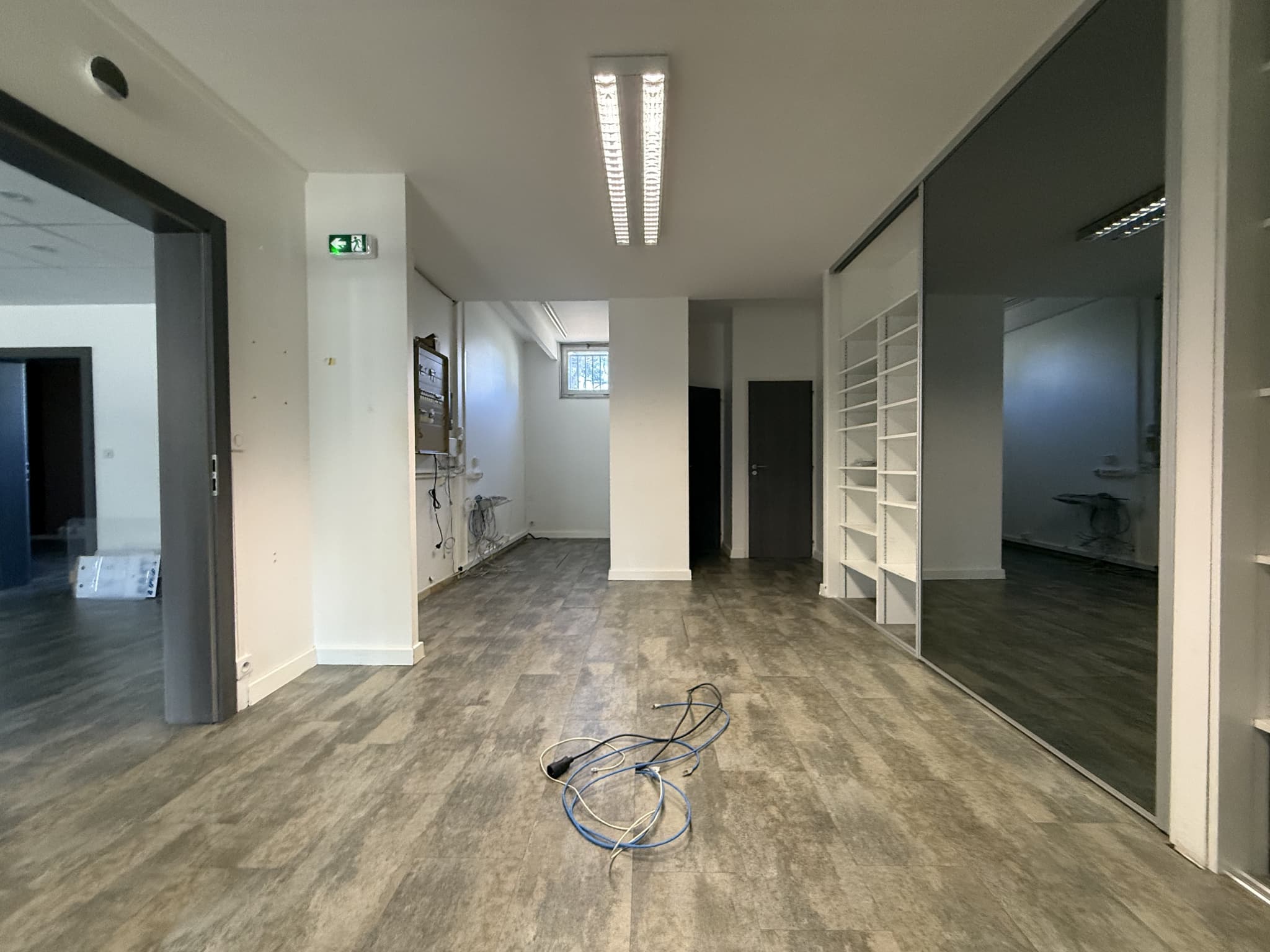 Local commercial · 158 m² · Achat des murs — photo 3