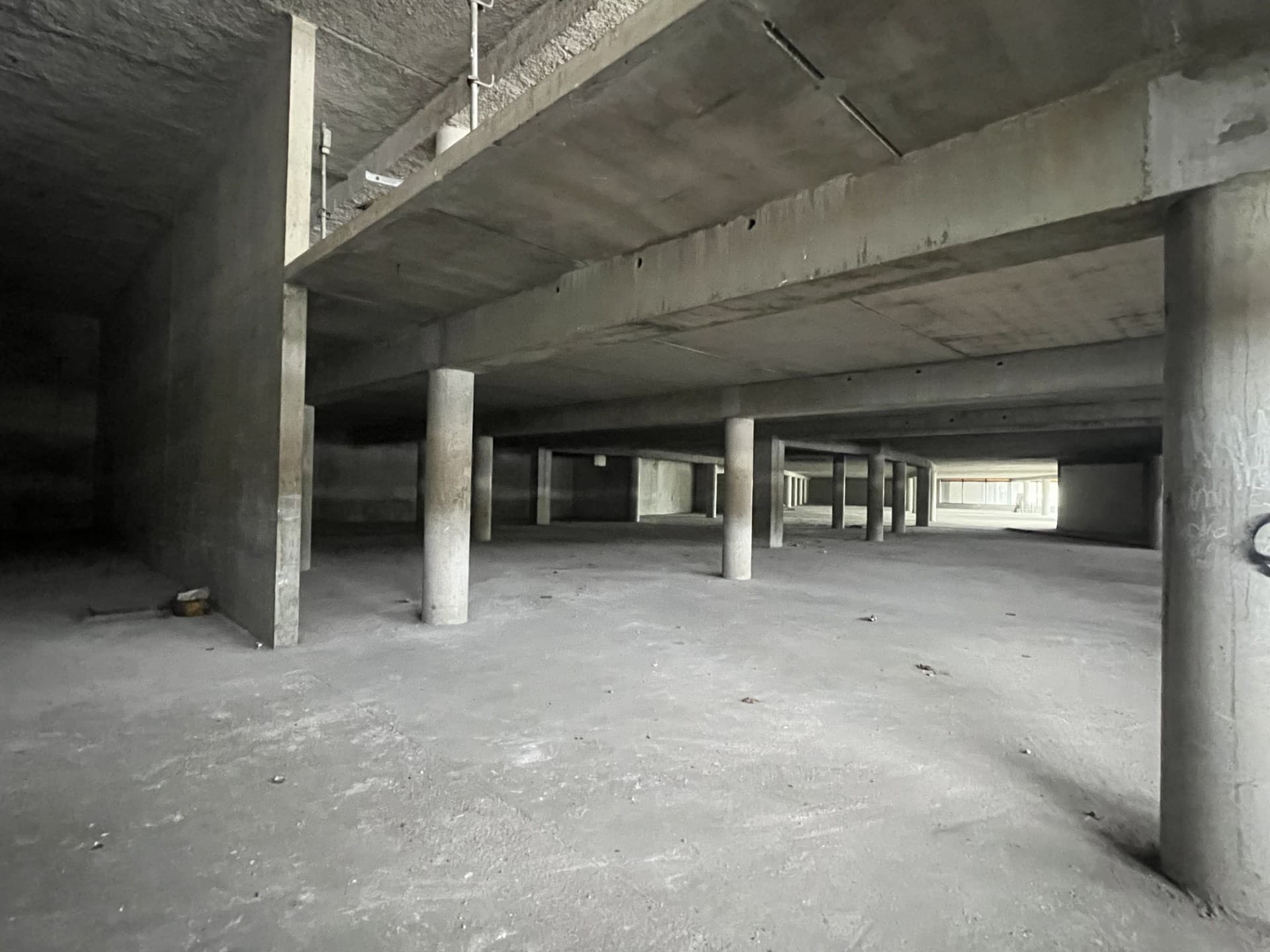 Local commercial · 687 m² · Location — photo 3