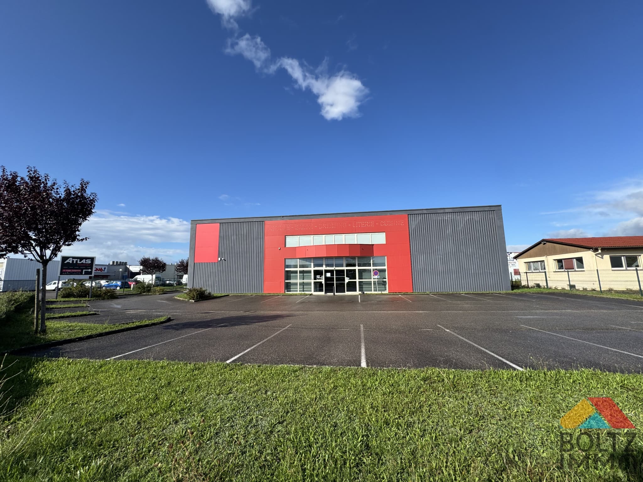 Local commercial · 800 m² · Location — photo 1