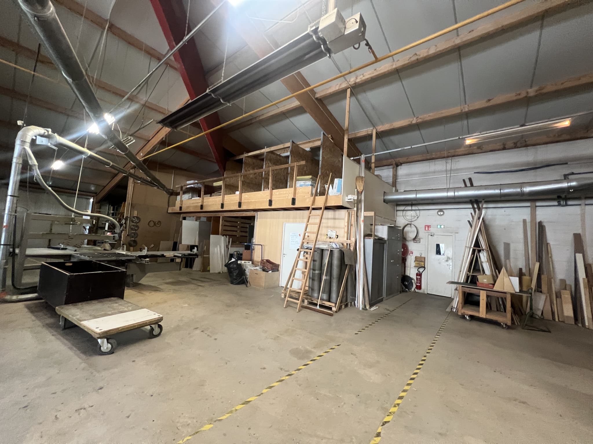 Local commercial · 1296 m² · Location — photo 3
