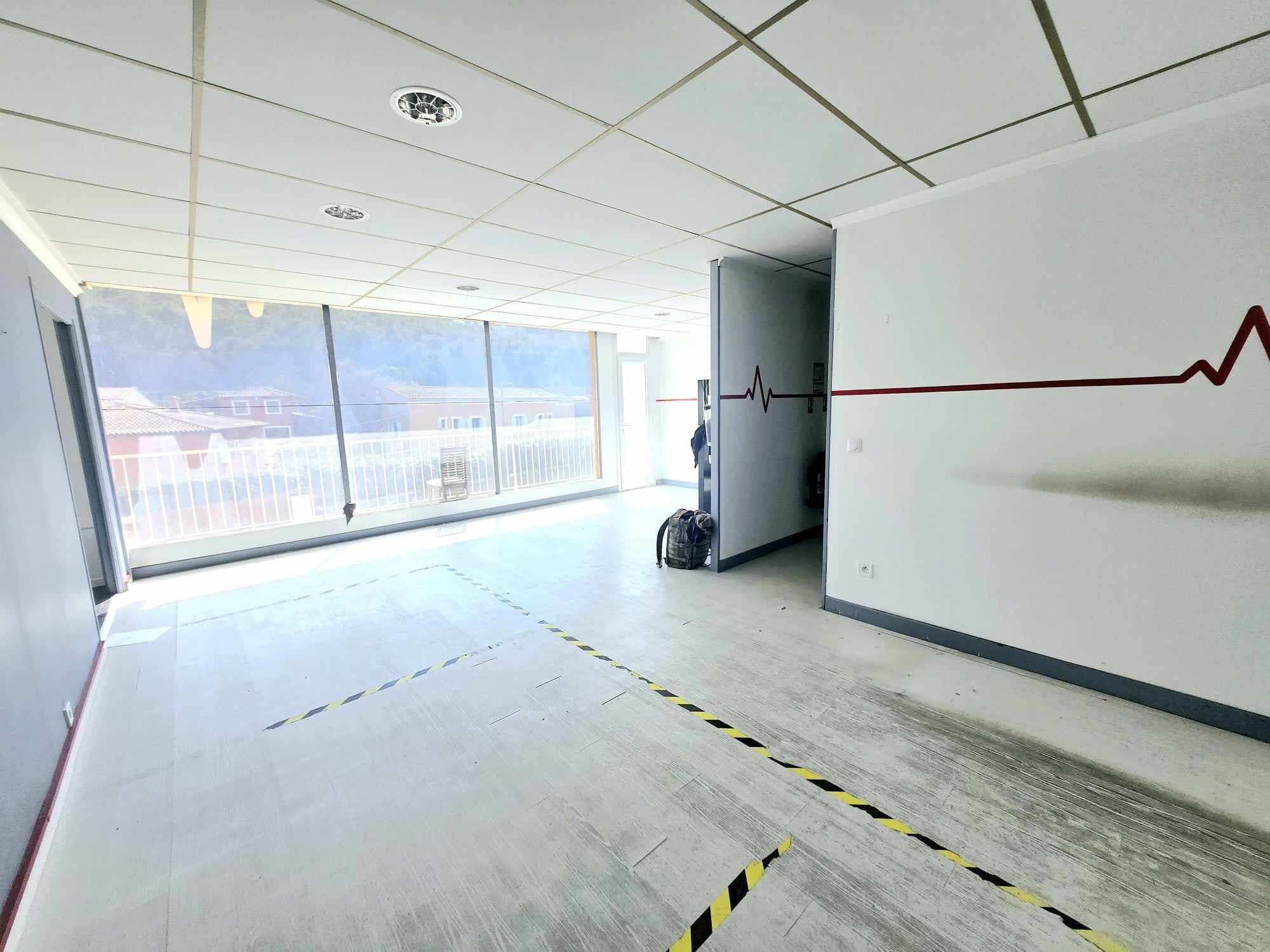 Local commercial · 113 m² · Achat des murs — photo 1