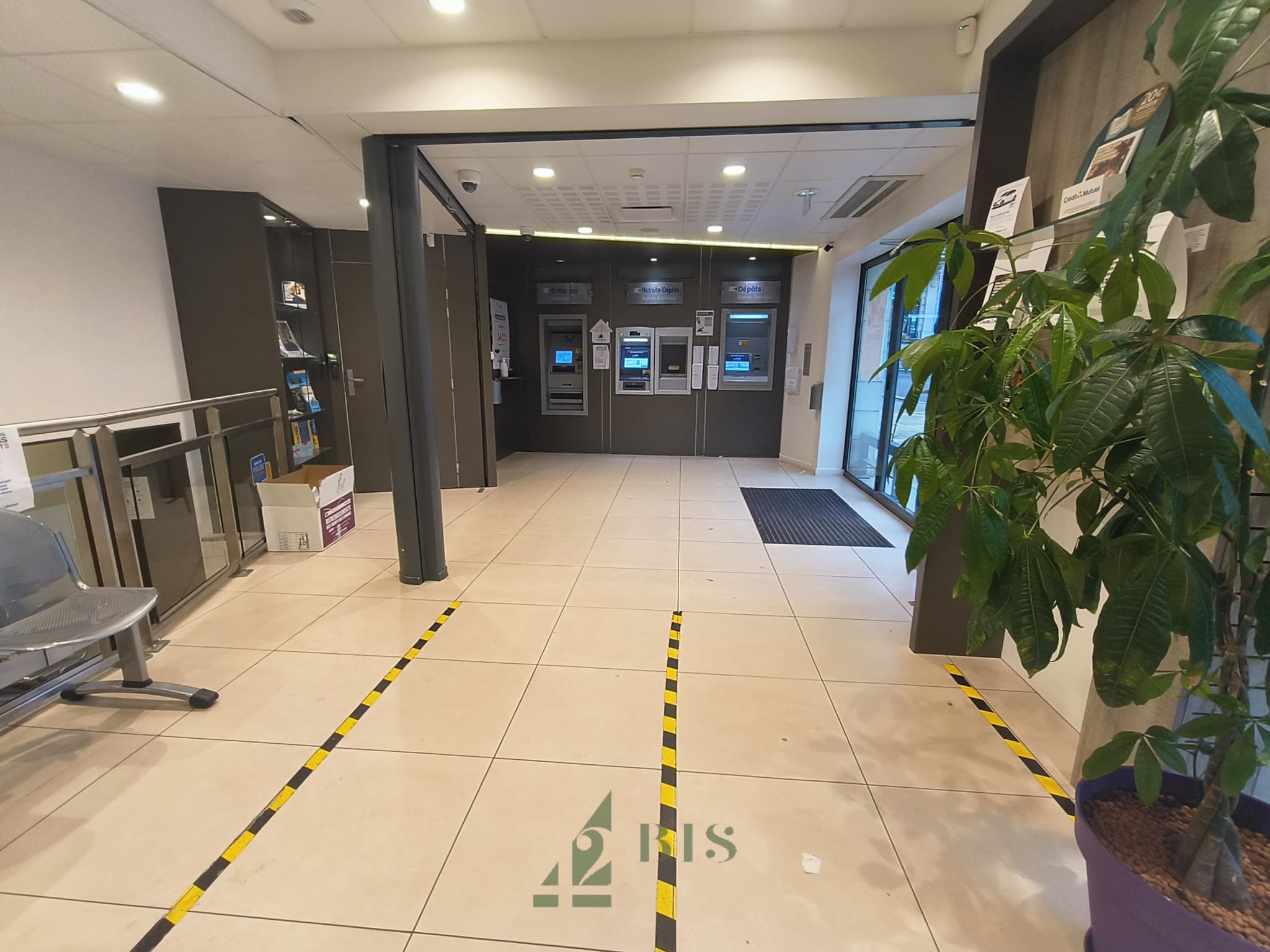 Local commercial · 385 m² · Location — photo 2