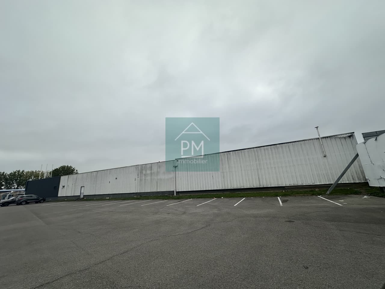 Local commercial · 415 m² · Location — photo 3