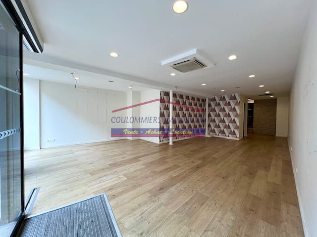 Local commercial · 166 m² · Location — photo 1