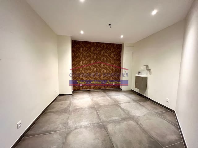 Local commercial · 166 m² · Location — photo 3