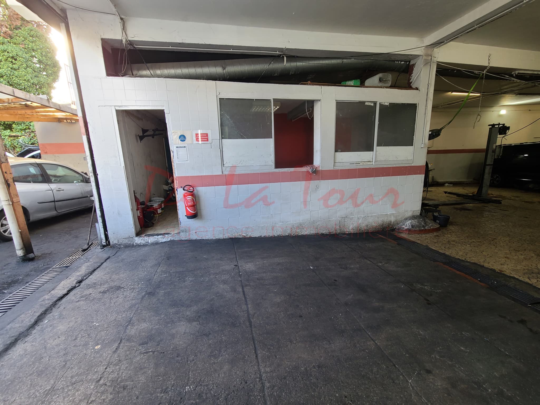 Local commercial · 304 m² · Achat des murs — photo 2
